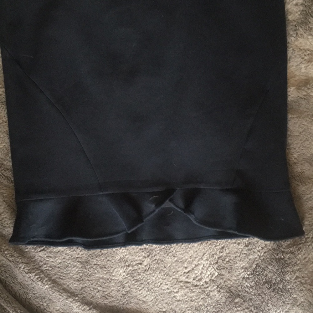 Structured navy skirt - Picture 2 of 3